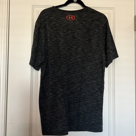 UA men’s Tee Shirt Slim Fit - Picture 5 of 5